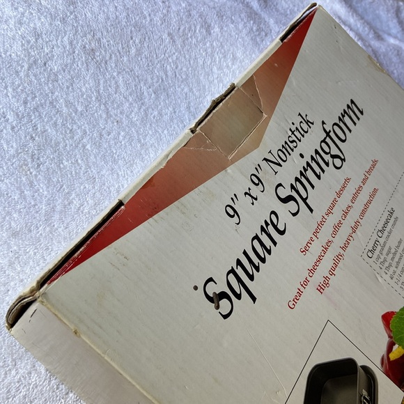 NORPRO 9”x 9” Nonstick Square Springform - Picture 15 of 15